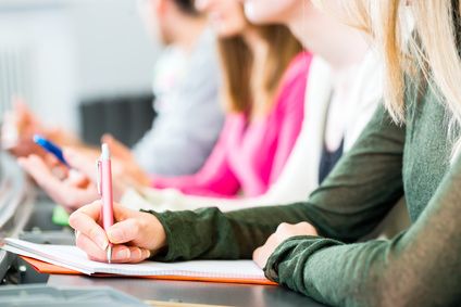Estudiantes First preparacion-examen-b2-first-valencia-campus-study-centre